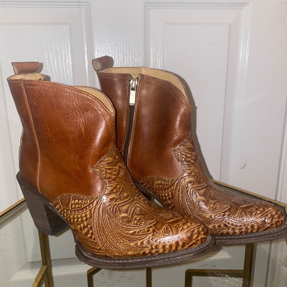 Brown Cowgirl Booties- handmade in Mexico (Suelo de Cuero /leather ) botines